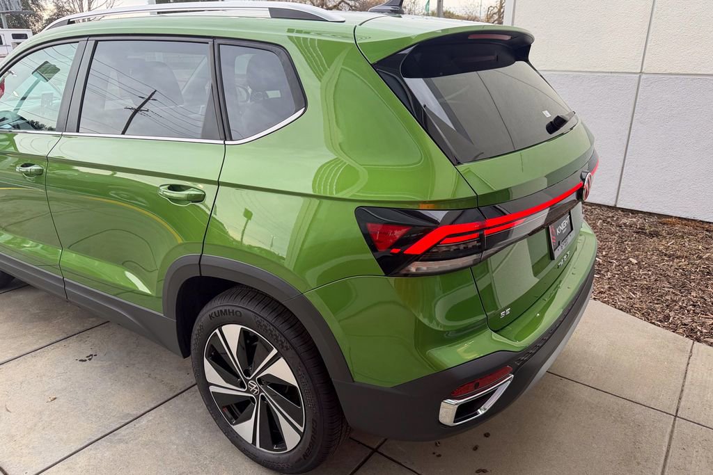 New 2026 Volkswagen Taos SE image 8