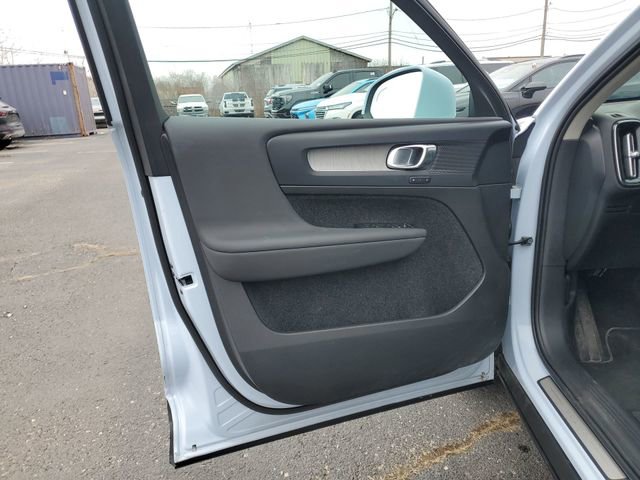 Used 2025 Volvo XC40 B5 Core image 22