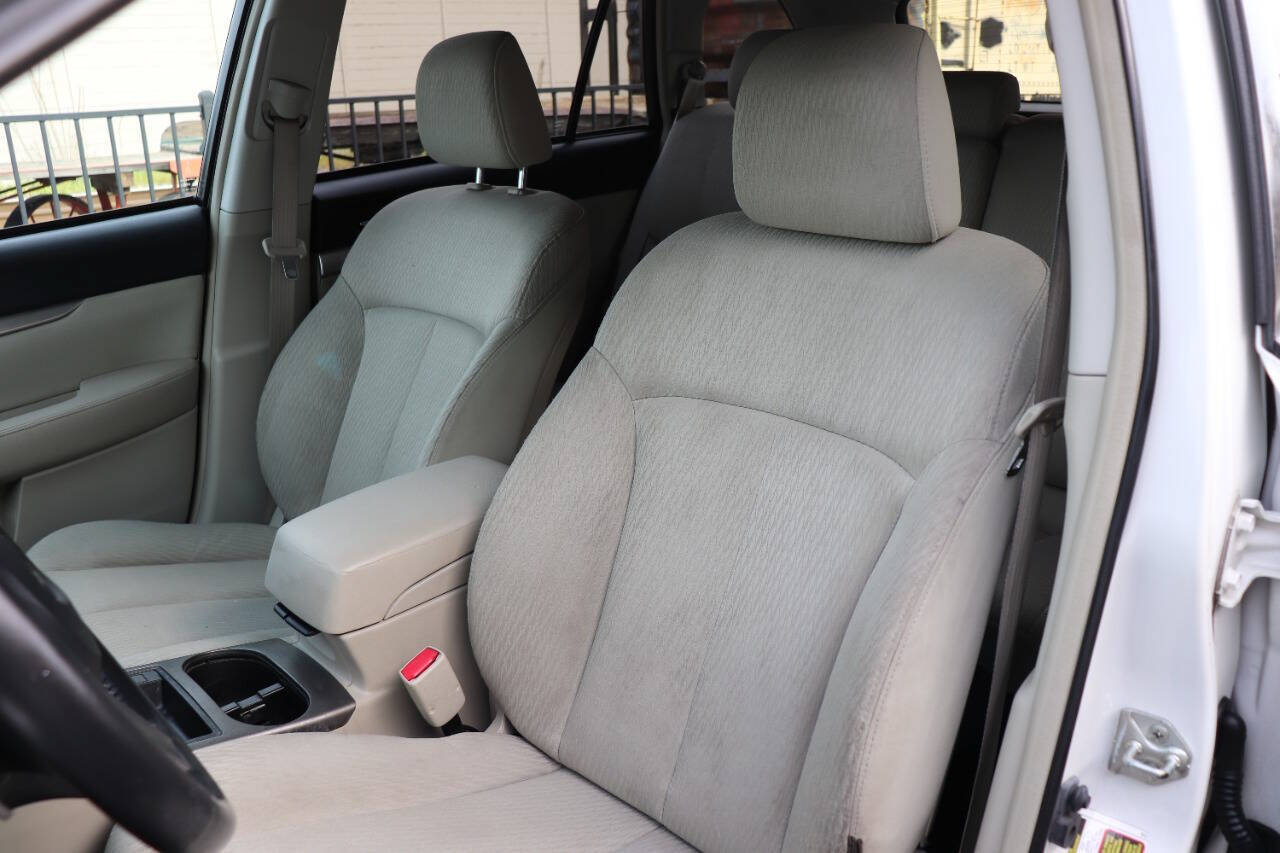 Used 2011 Subaru Outback 2.5i Premium AWD/4WD image 14