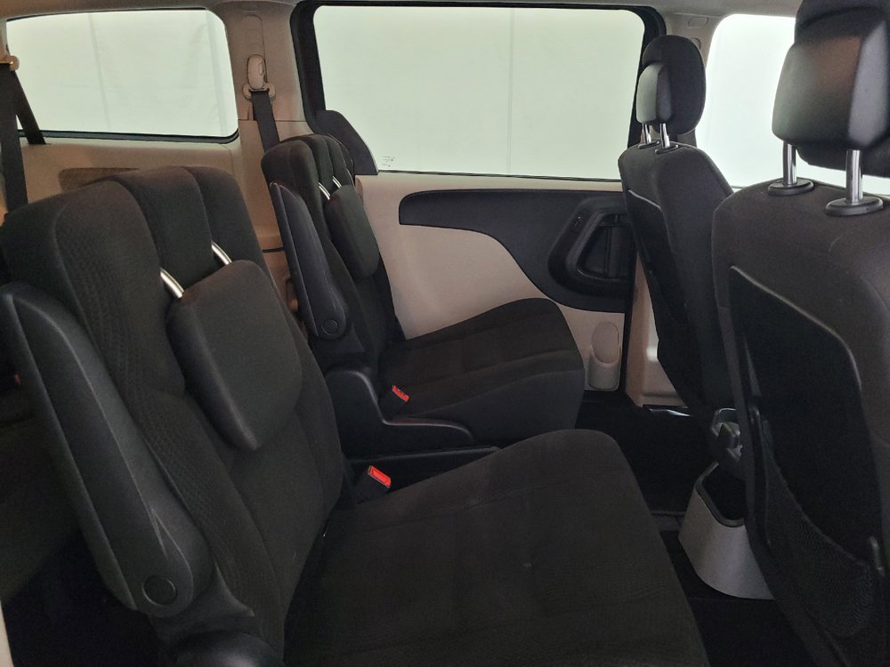 Used 2018 Dodge Grand Caravan SE FWD image 19