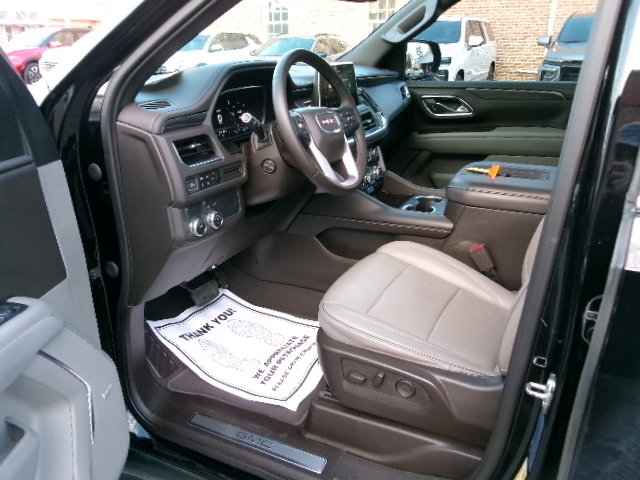 Used 2023 GMC Yukon SLT w/ SLT Premium Package image 19
