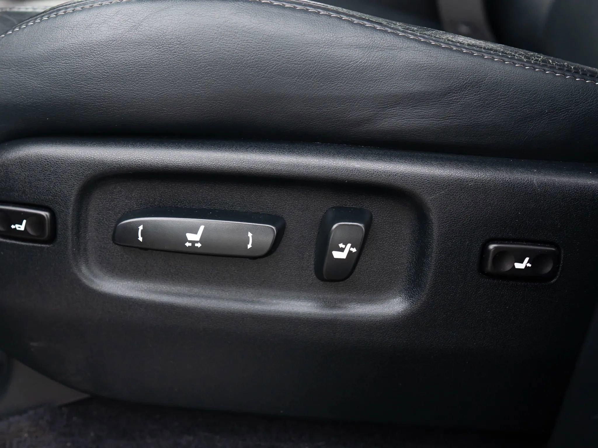 Used 2015 Lexus LX 570 4WD image 49