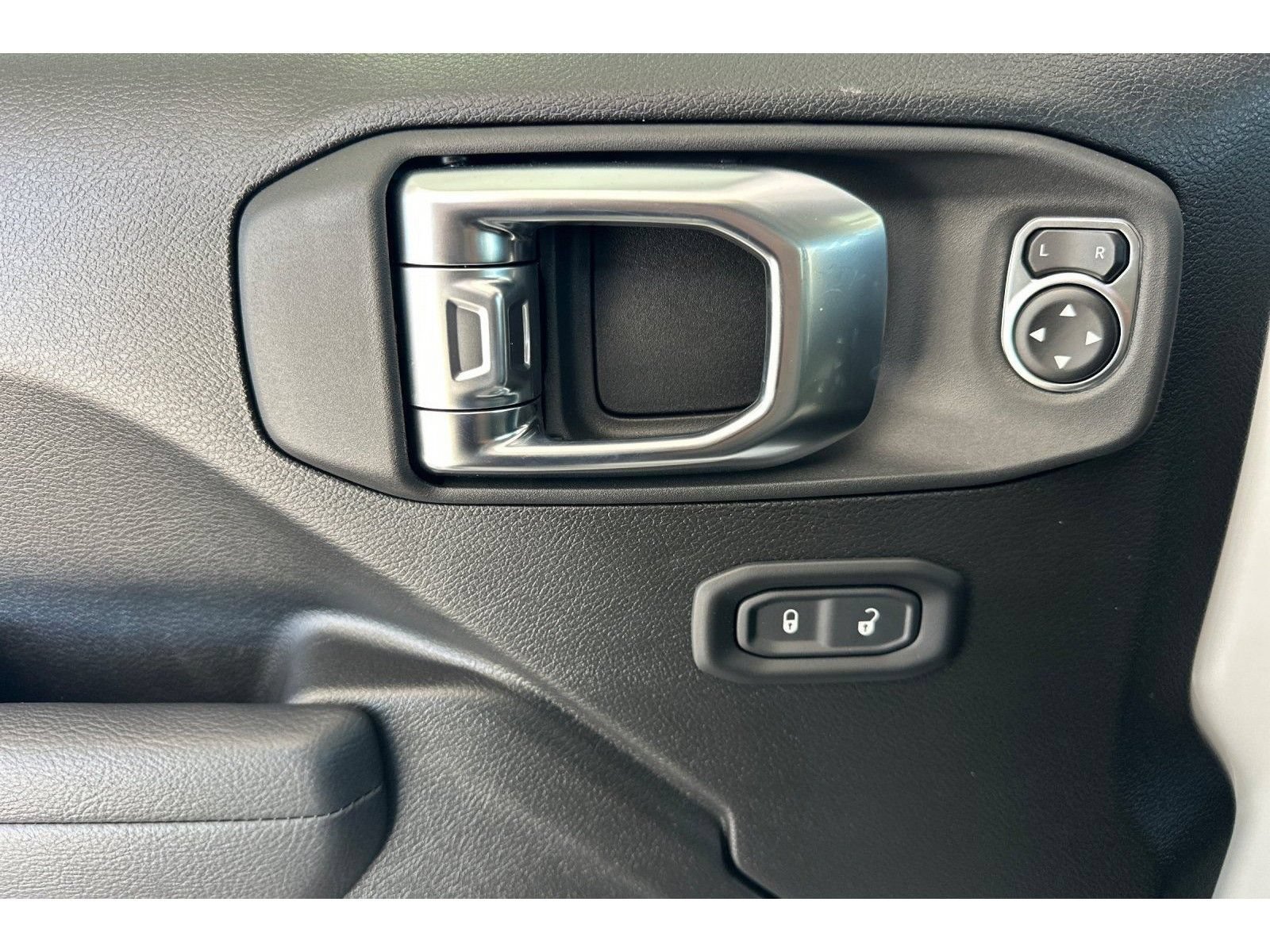 New 2026 Jeep Gladiator Sport AWD/4WD image 12