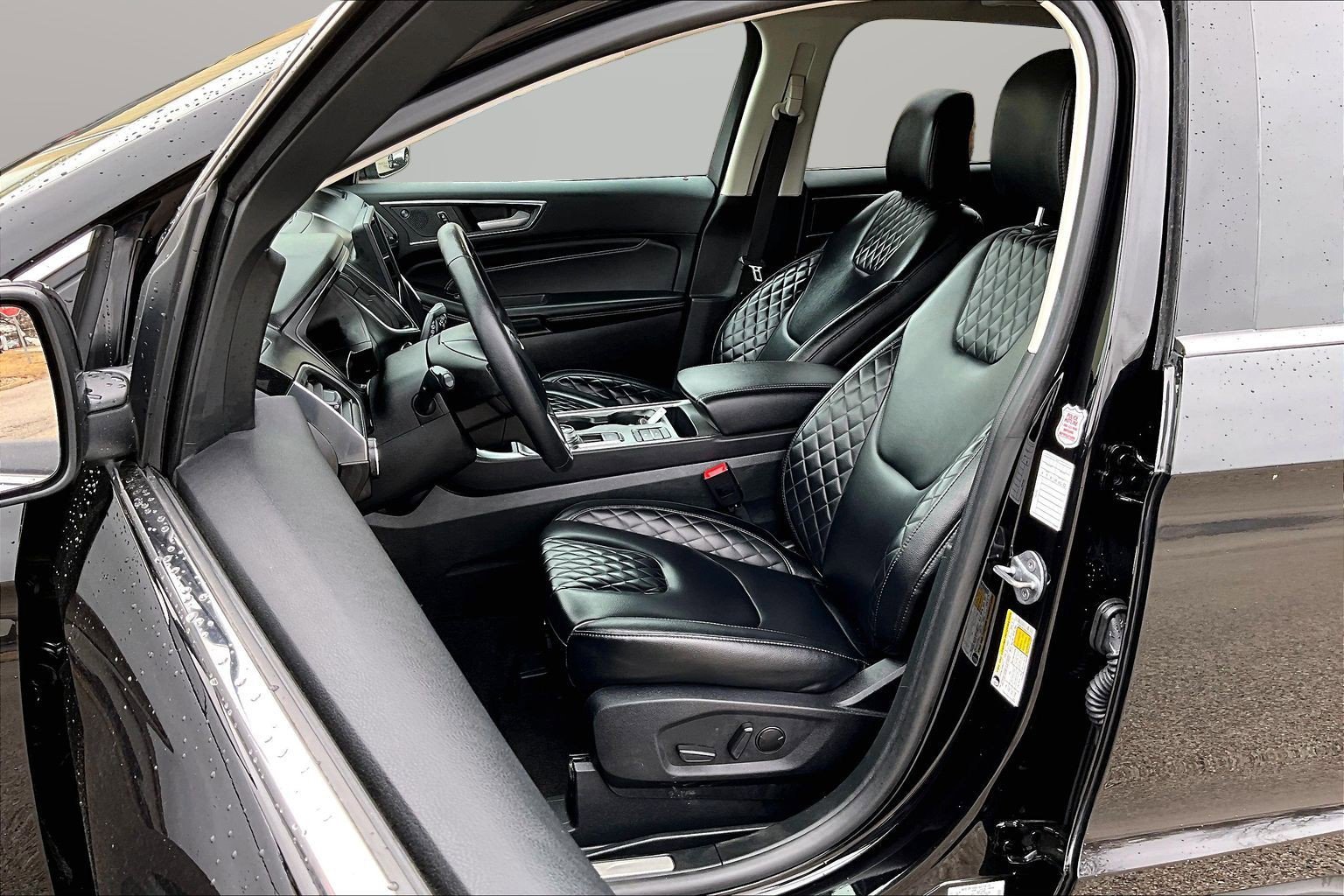 Used 2024 Ford Edge Titanium AWD/4WD image 16