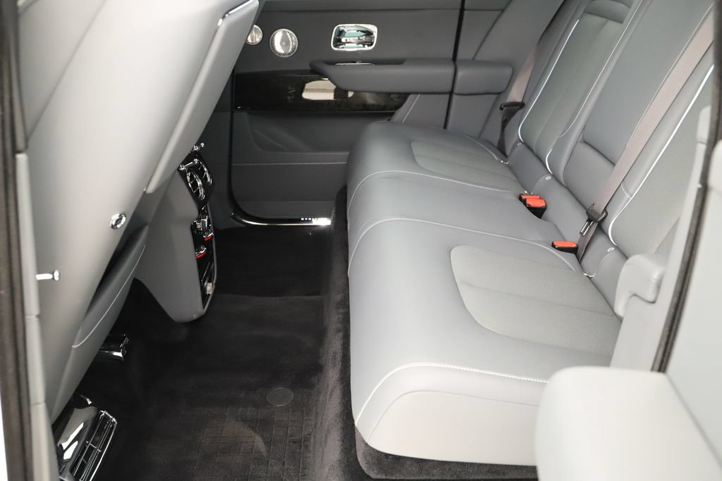 Used 2024 Rolls-Royce Cullinan w/ Cullinan Package AWD/4WD image 34