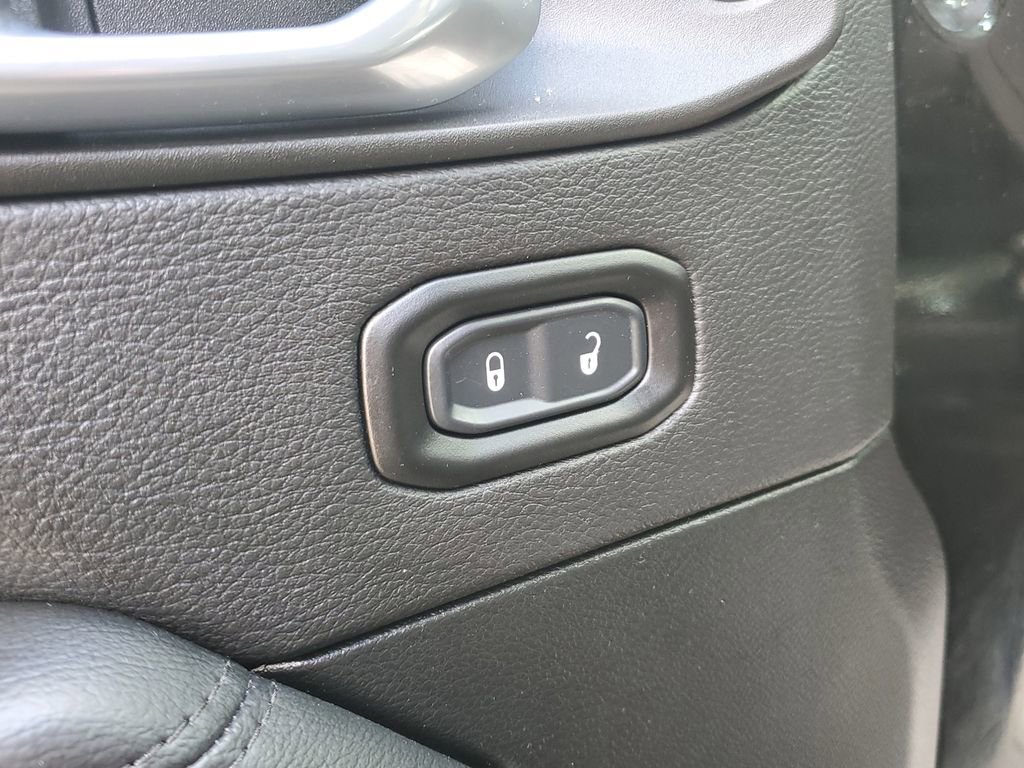 Used 2021 Jeep Wrangler Unlimited Sahara AWD/4WD image 25
