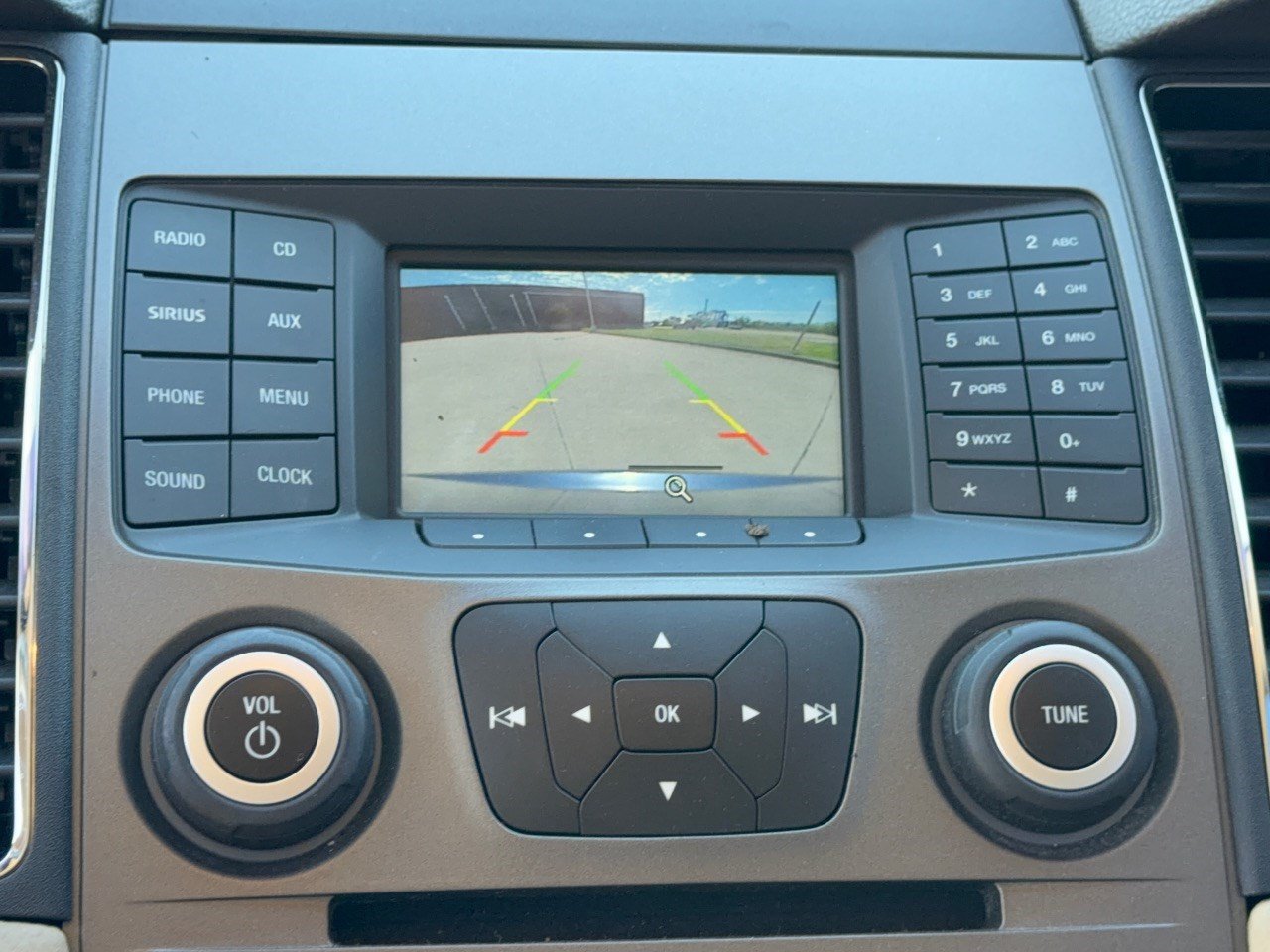 Used 2018 Ford Taurus SE FWD image 24