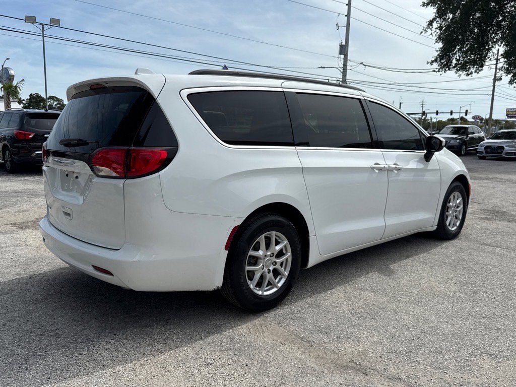Used 2020 Chrysler Voyager Lxi image 7