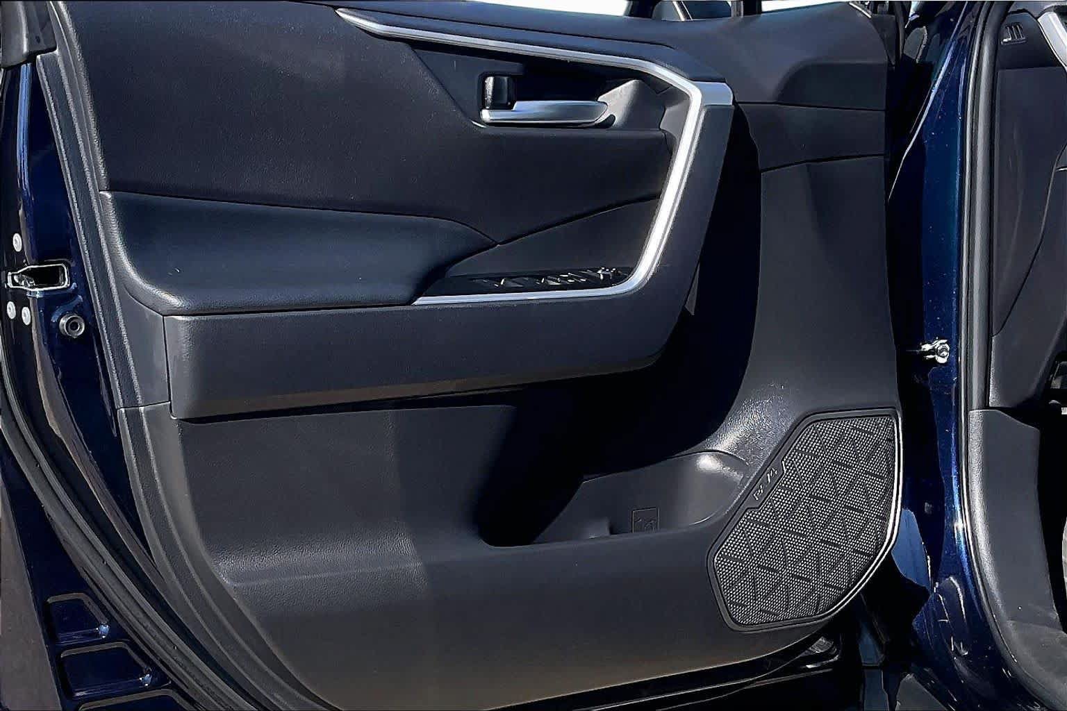 Used 2025 Toyota RAV4 XLE FWD image 18