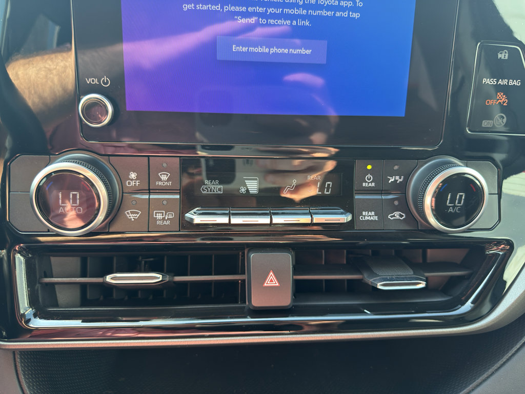 Used 2023 Toyota Highlander LE image 21