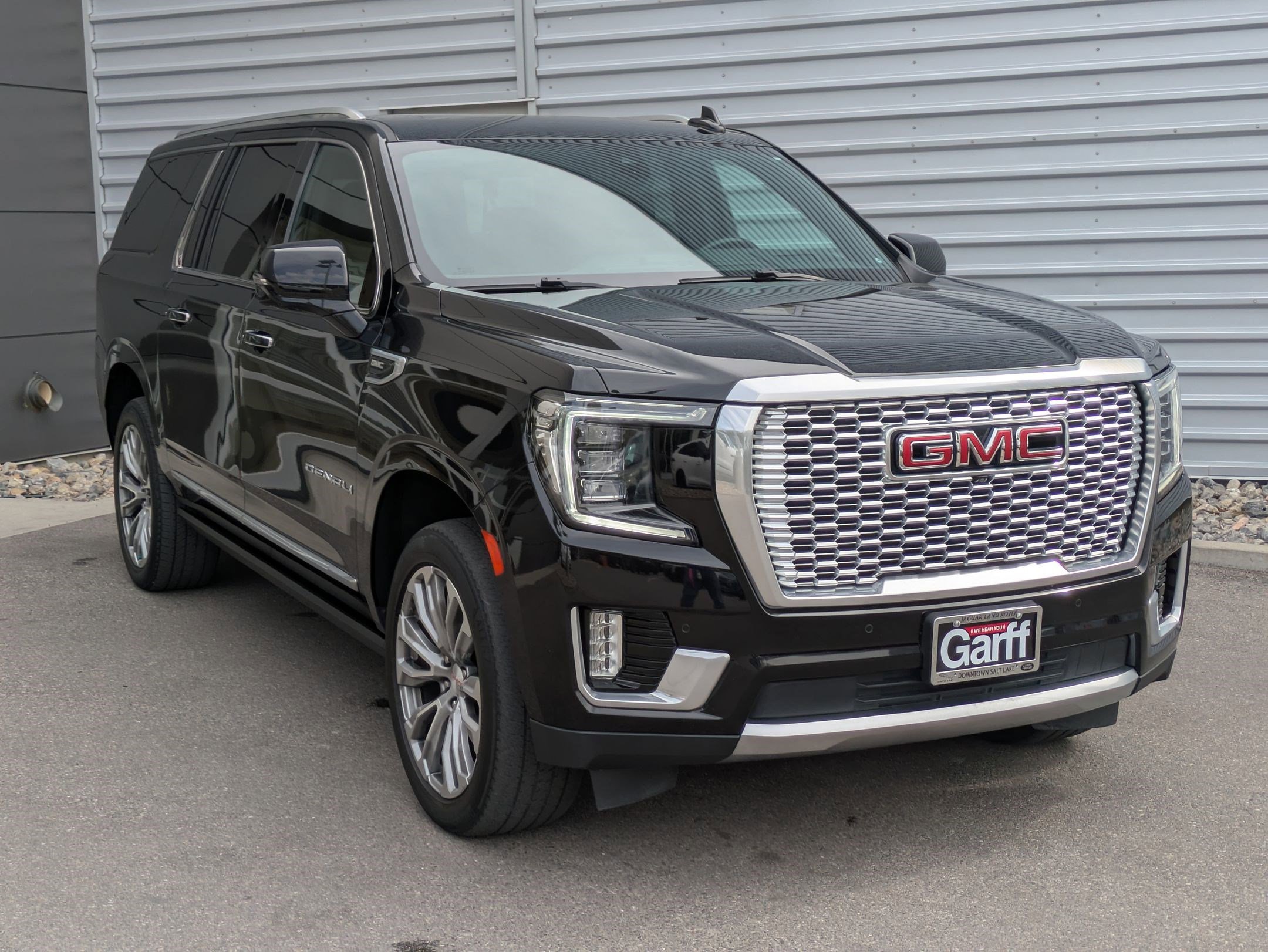 Used 2021 GMC Yukon XL Denali w/ Denali Ultimate Package image 3