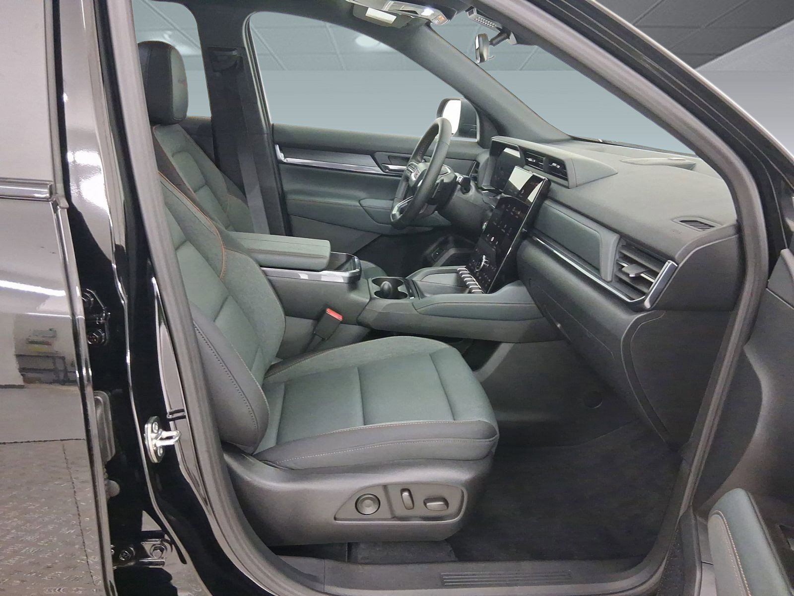 Used 2026 GMC Terrain AT4 w/ Convenience Package III image 24