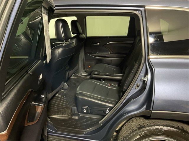 Used 2016 Toyota Highlander Limited image 31