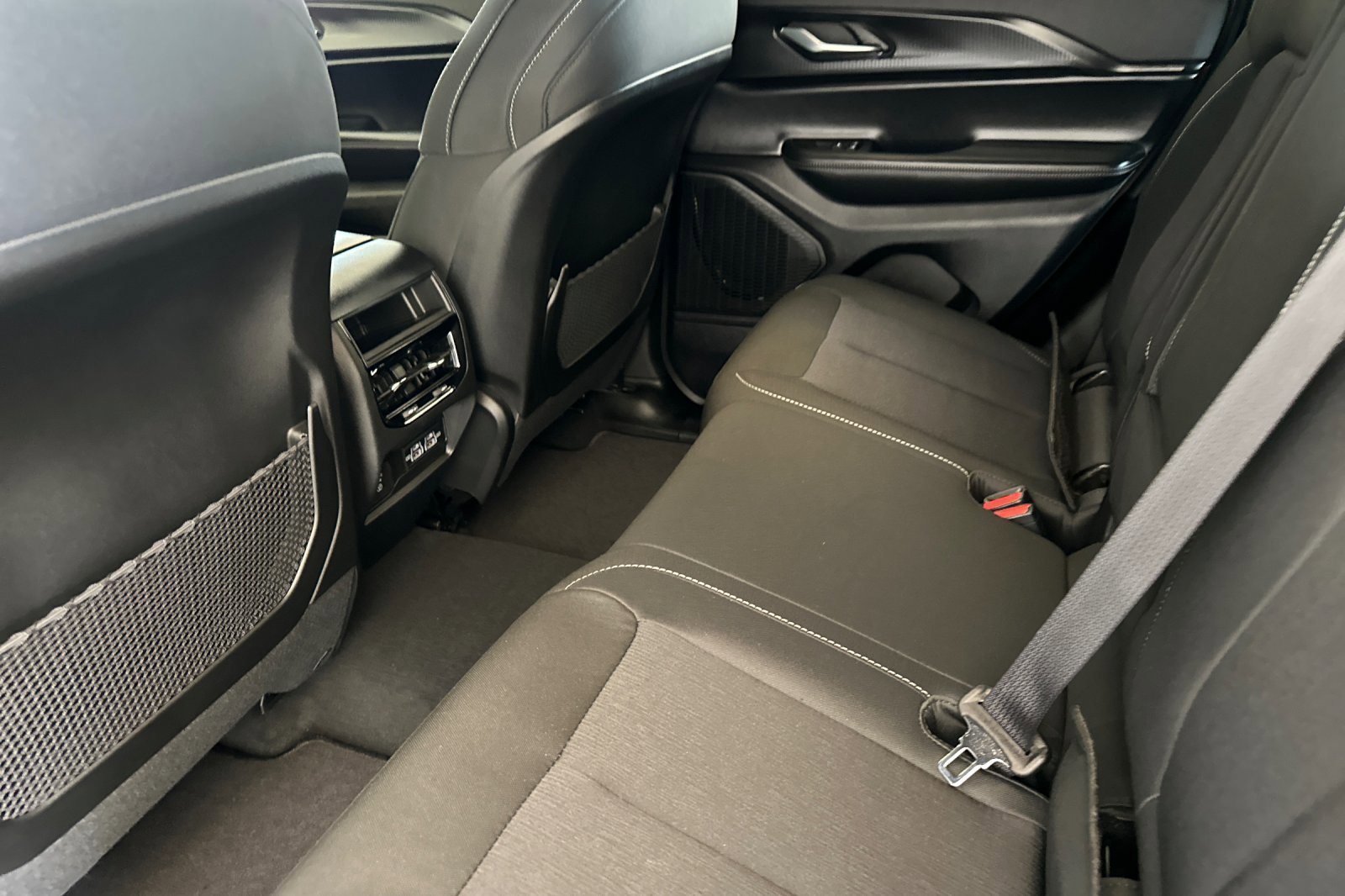 New 2025 Jeep Grand Cherokee Laredo X w/ Luxury Tech Group I image 12