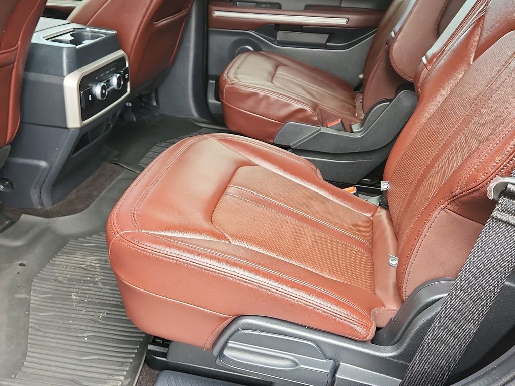 Used 2022 Ford Expedition Limited image 9