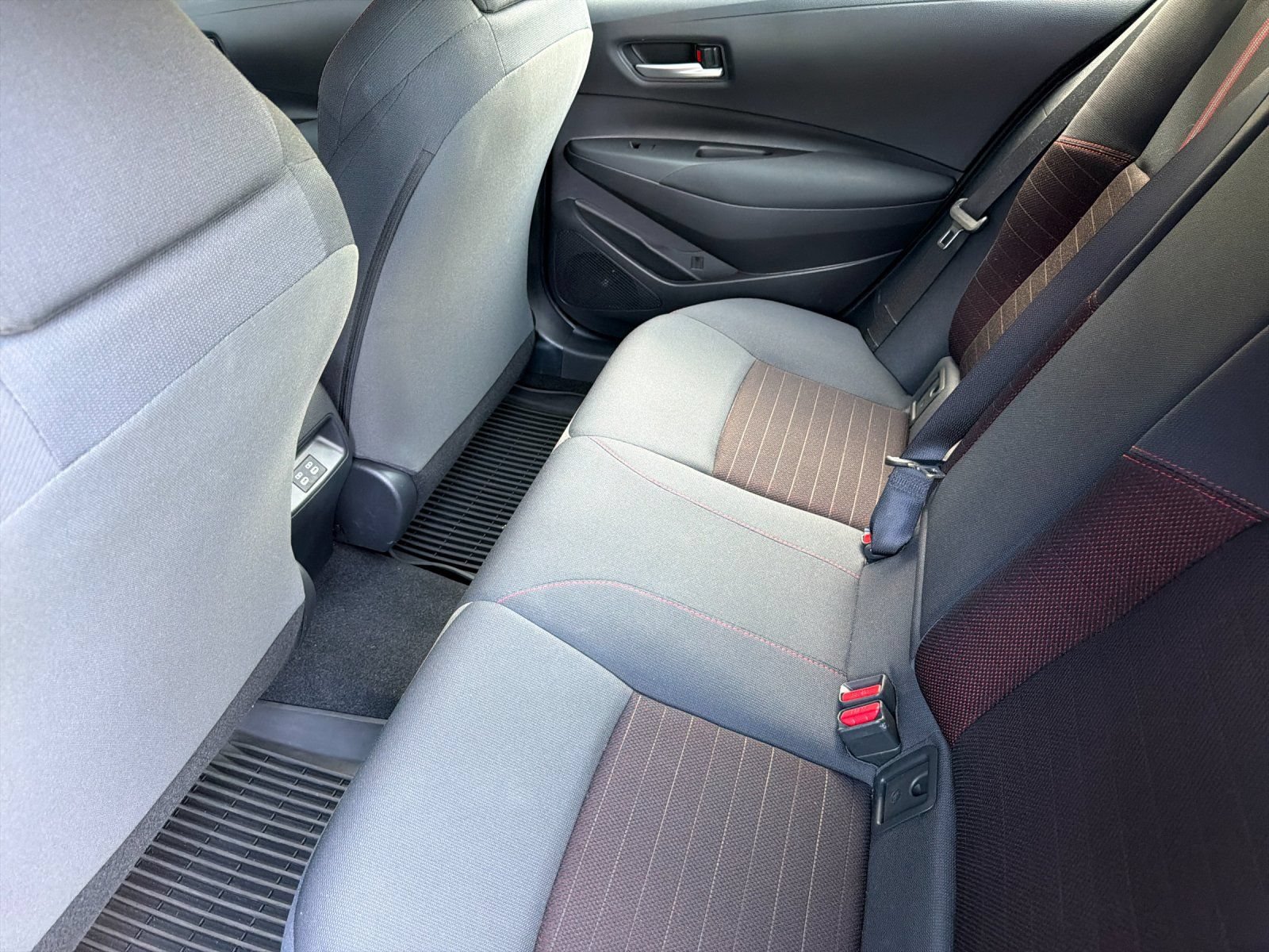 Used 2026 Toyota Corolla SE FWD image 11