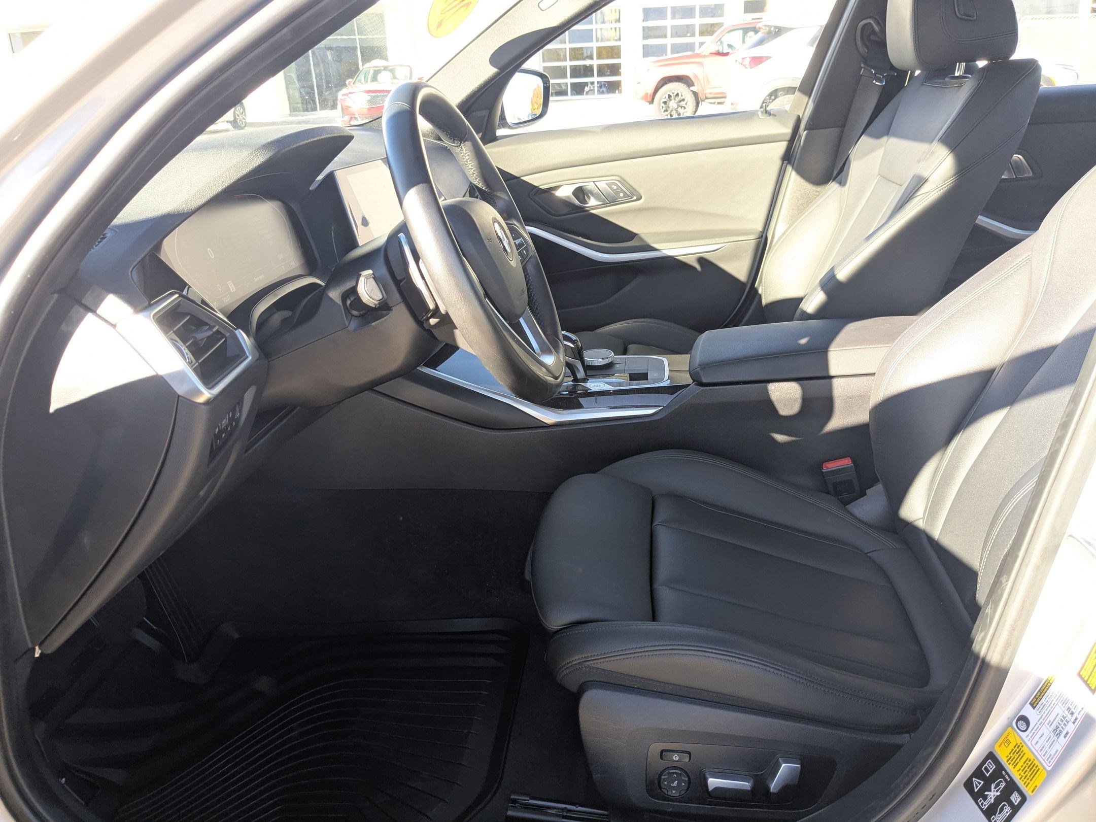 Used 2020 BMW 330i xDrive Sedan w/ Convenience Package image 16