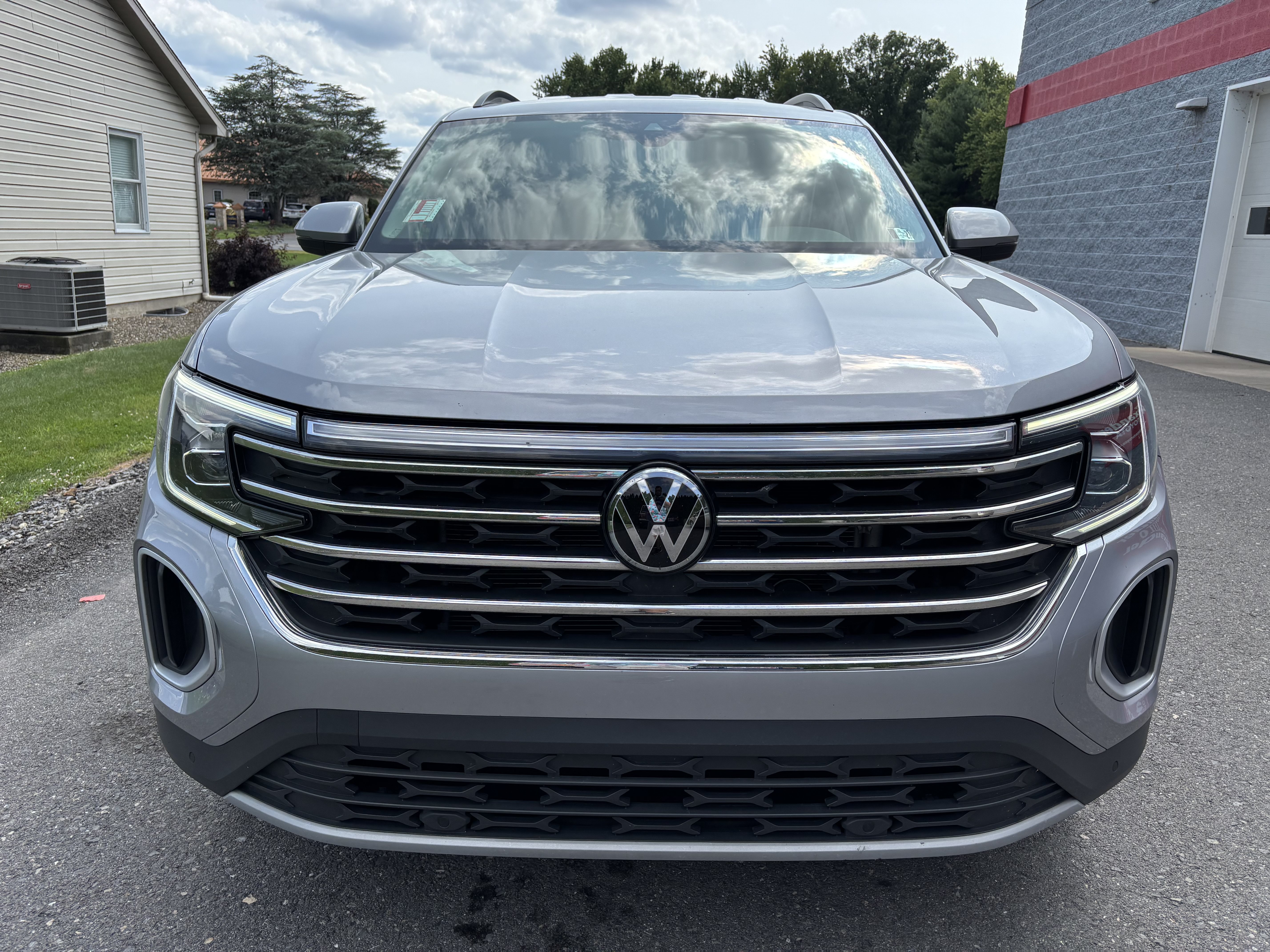 Used 2025 Volkswagen Atlas SE AWD/4WD image 9