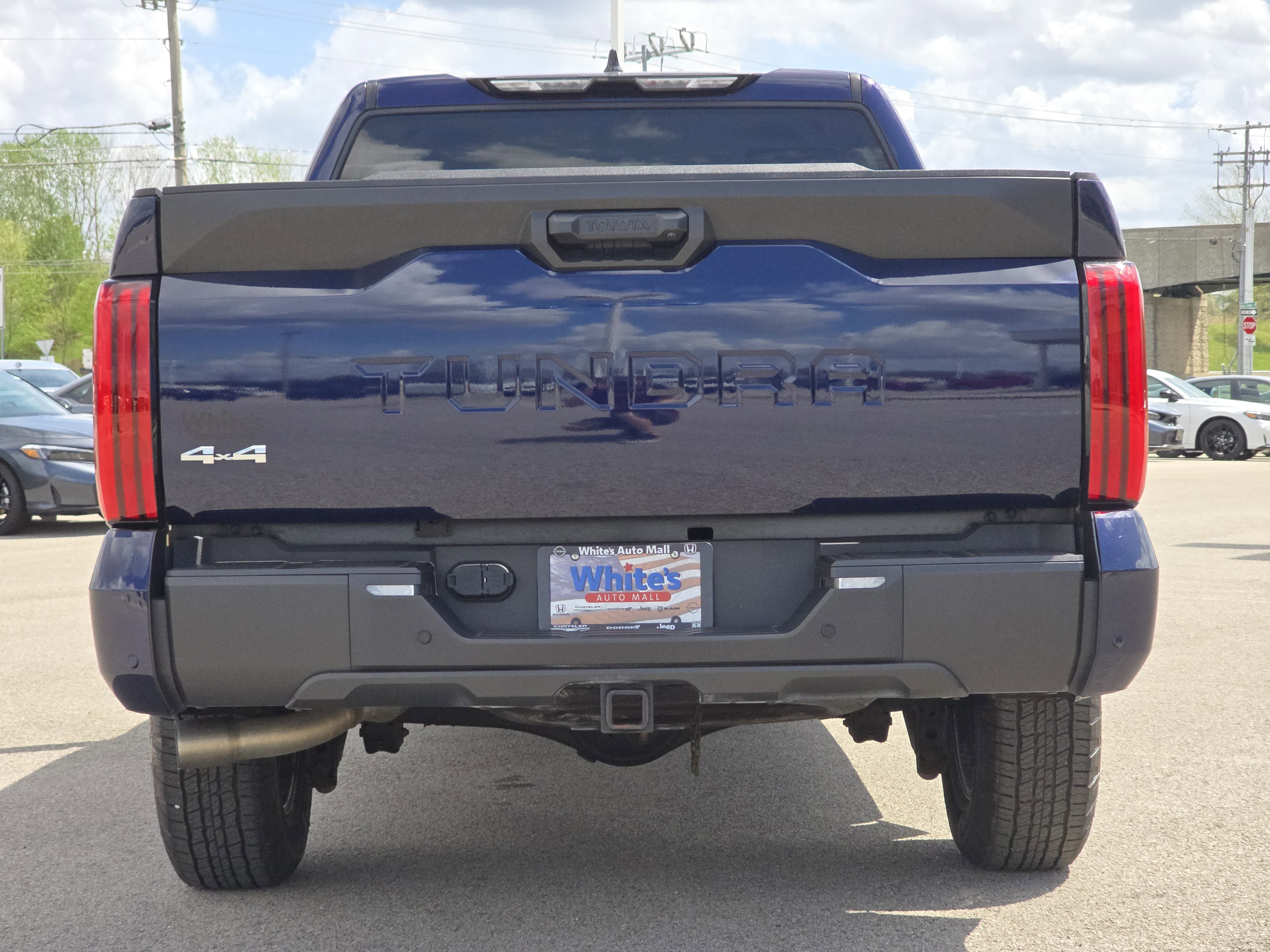 Used 2022 Toyota Tundra SR5 w/ SR5 Convenience Package image 16