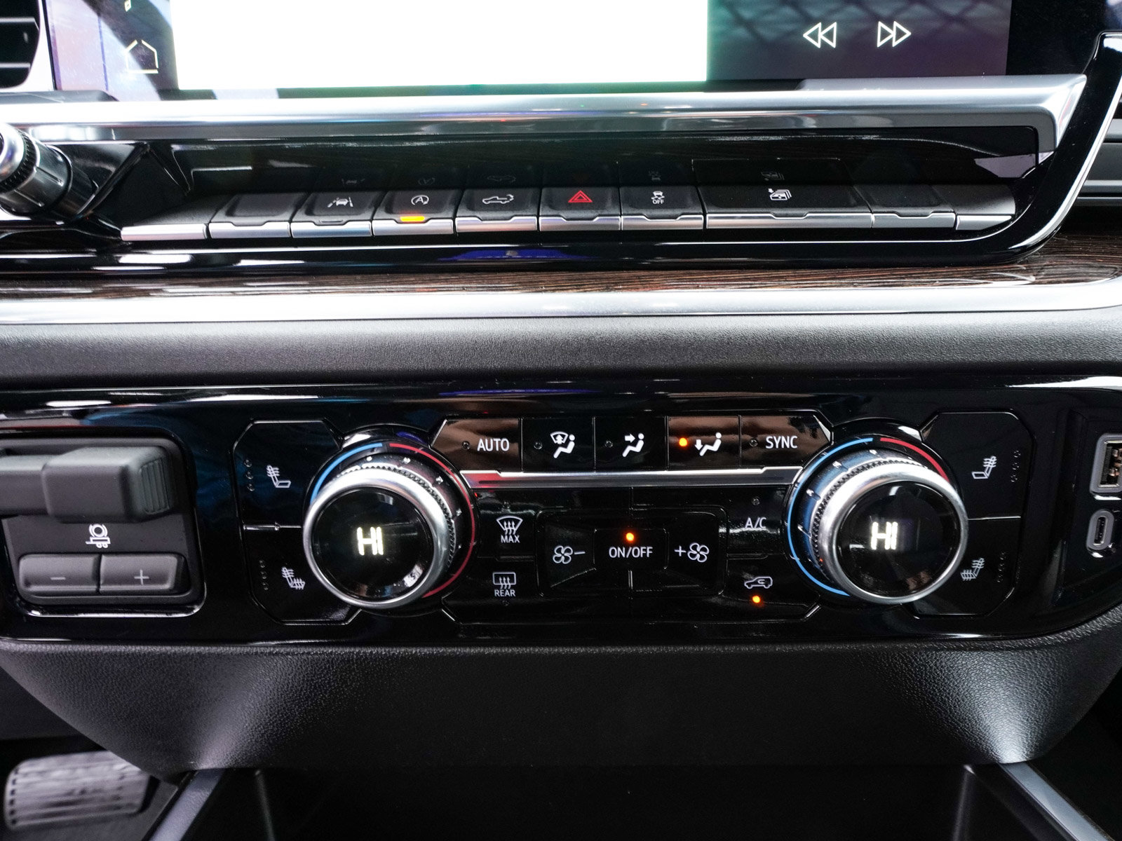 Used 2025 GMC Sierra 1500 Elevation image 21