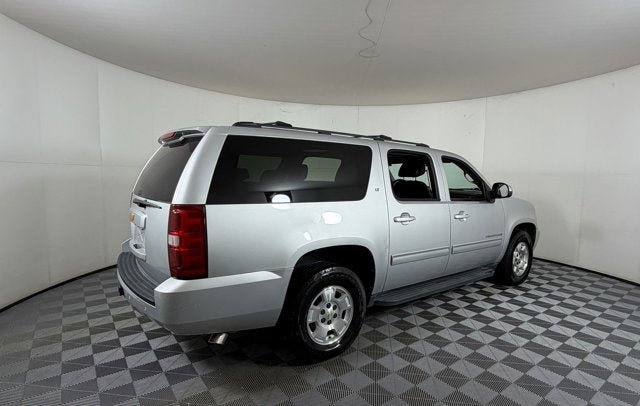 Used 2014 Chevrolet Suburban LT RWD image 4