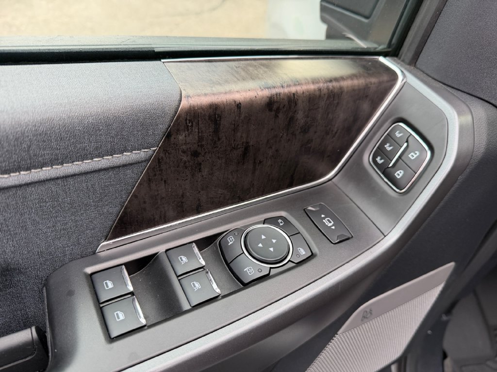 Used 2025 Ford F350 Lariat AWD/4WD image 28