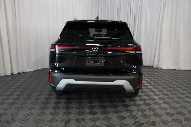 New 2025 Volkswagen Tiguan SE image 22