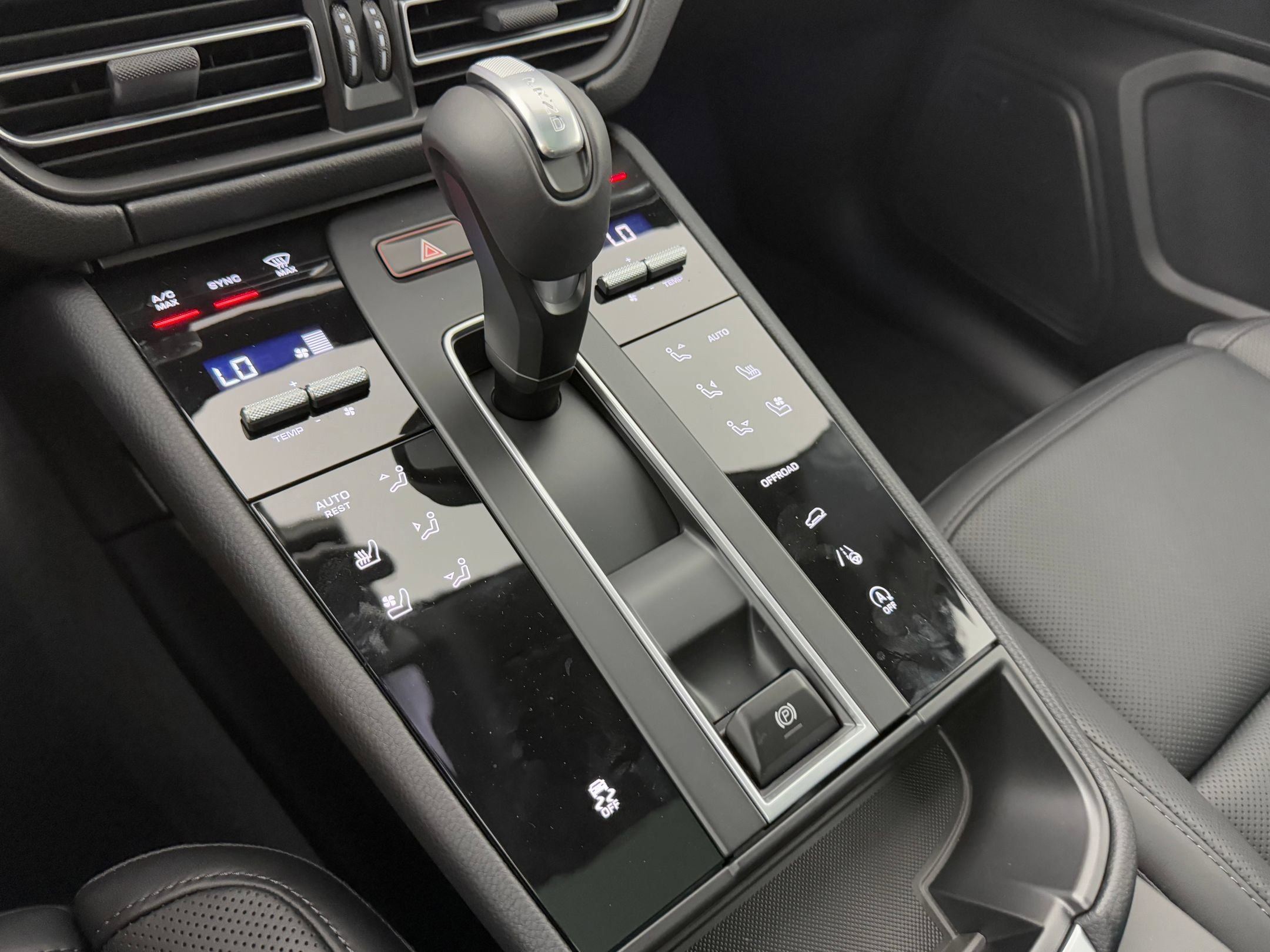 Certified 2026 Porsche Macan AWD/4WD image 18