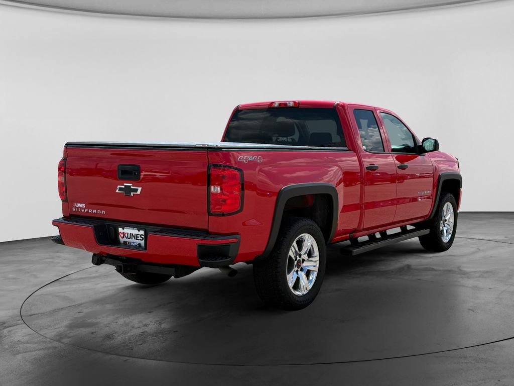 Used 2017 Chevrolet Silverado 1500 Custom w/ Custom Convenience Package AWD/4WD image 9
