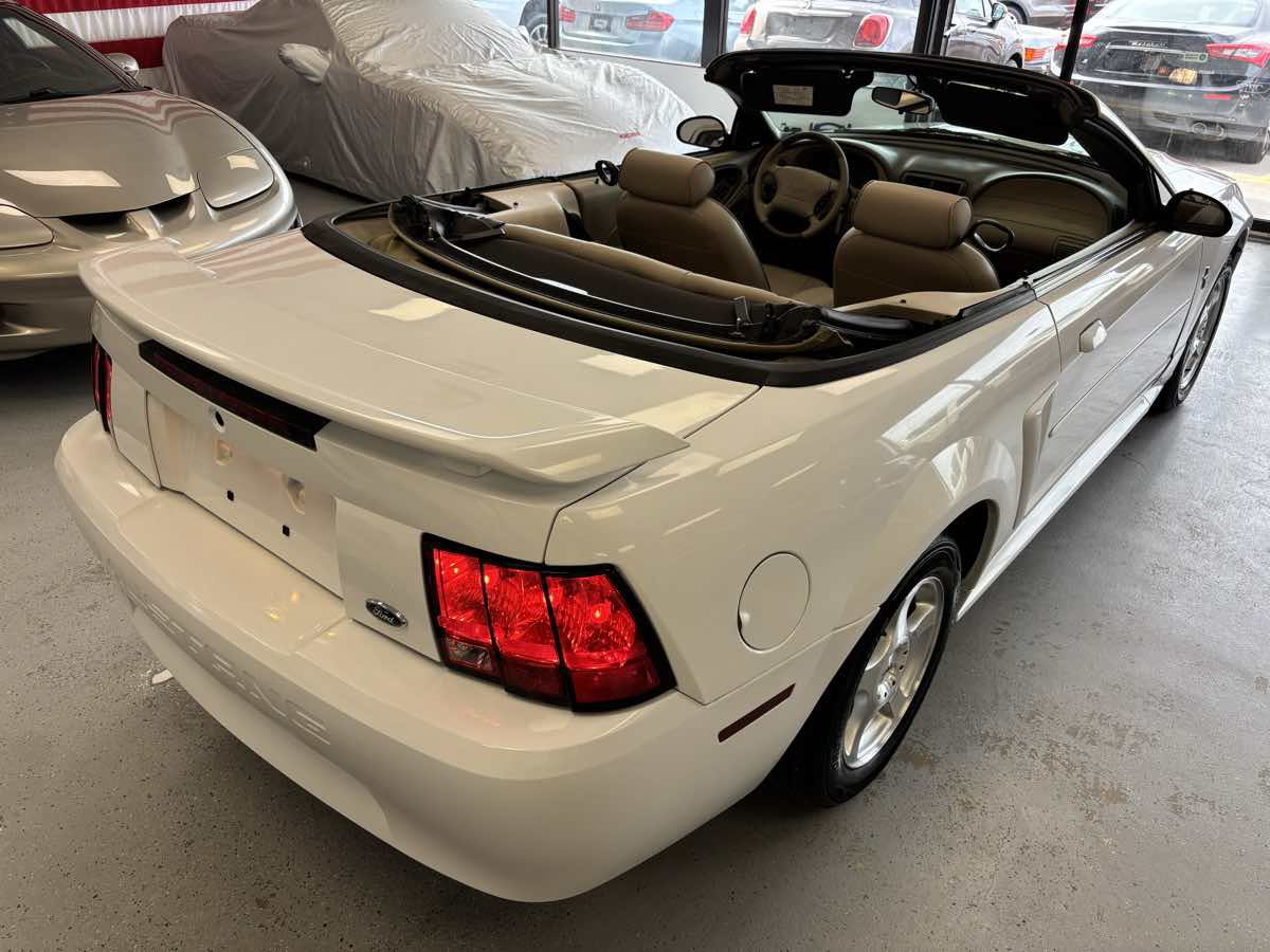 Used 2003 Ford Mustang Convertible RWD image 18