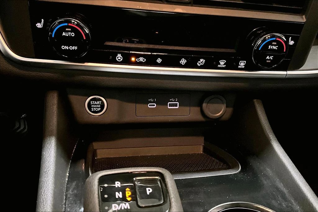 Used 2023 Nissan Rogue S image 16