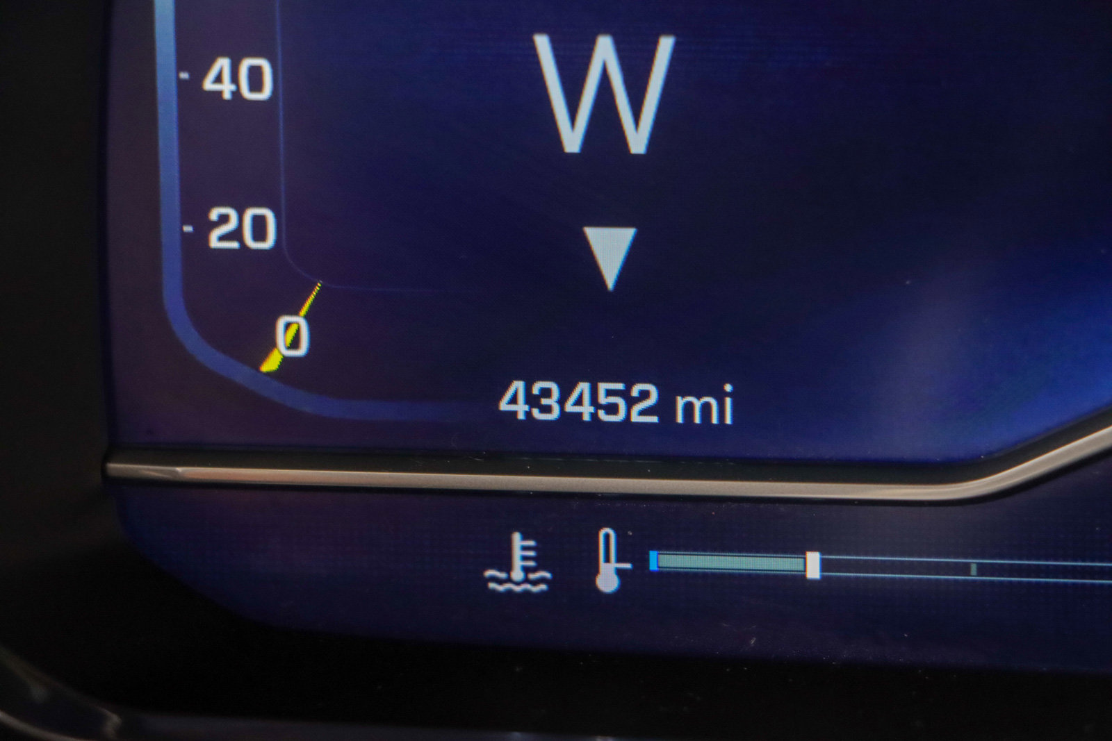 Used 2022 Chevrolet Tahoe Z71 w/ Luxury Package AWD/4WD image 17