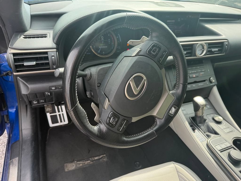 Used 2016 Lexus RC 200t RWD image 6