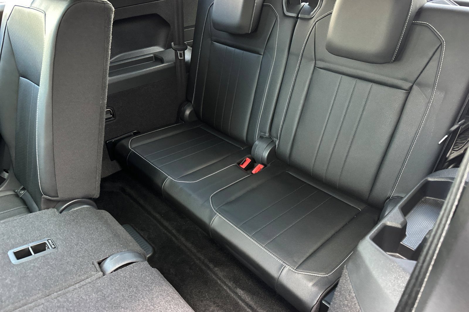 Used 2023 Volkswagen Tiguan SE R-Line FWD image 15