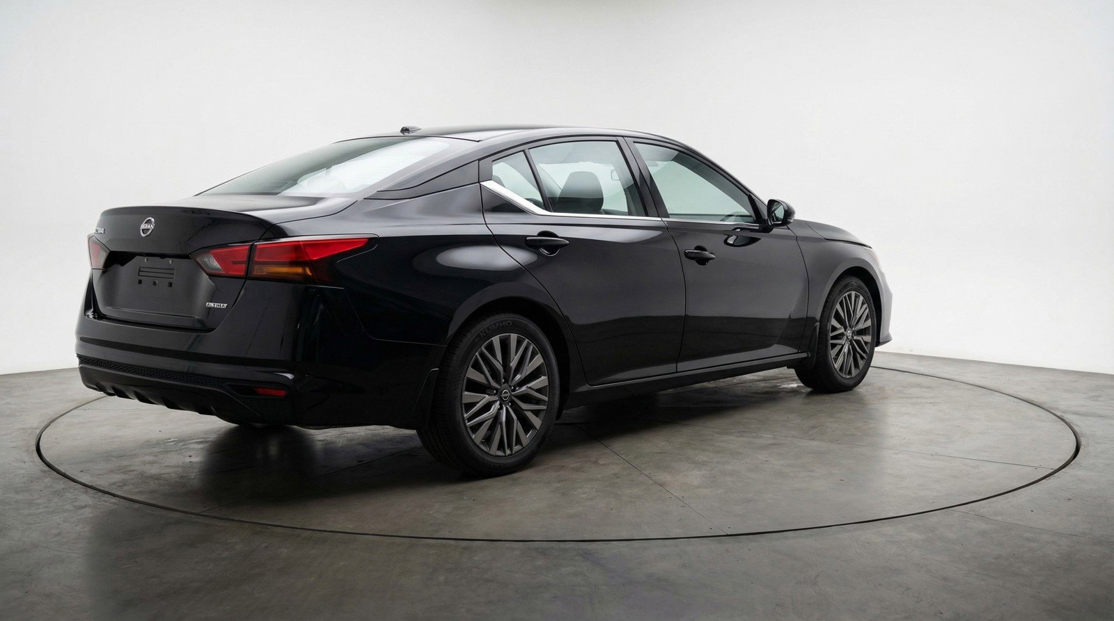 Used 2025 Nissan Altima 2.5 SV FWD image 9