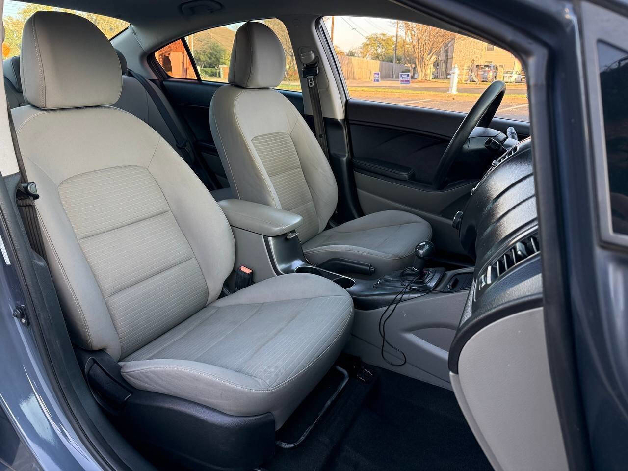 Used 2015 Kia Forte LX w/ Popular Package image 14