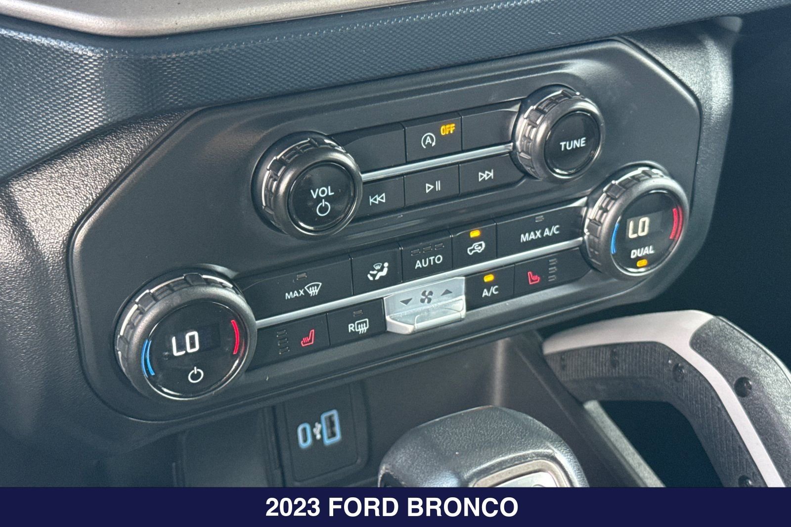 Used 2023 Ford Bronco Outer Banks w/ Sasquatch Package AWD/4WD image 21