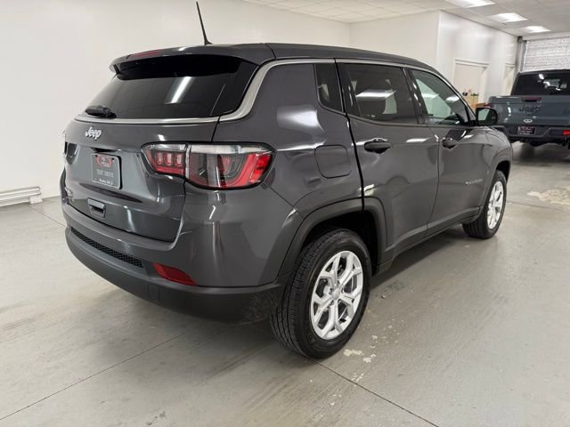 Used 2024 Jeep Compass Sport image 6
