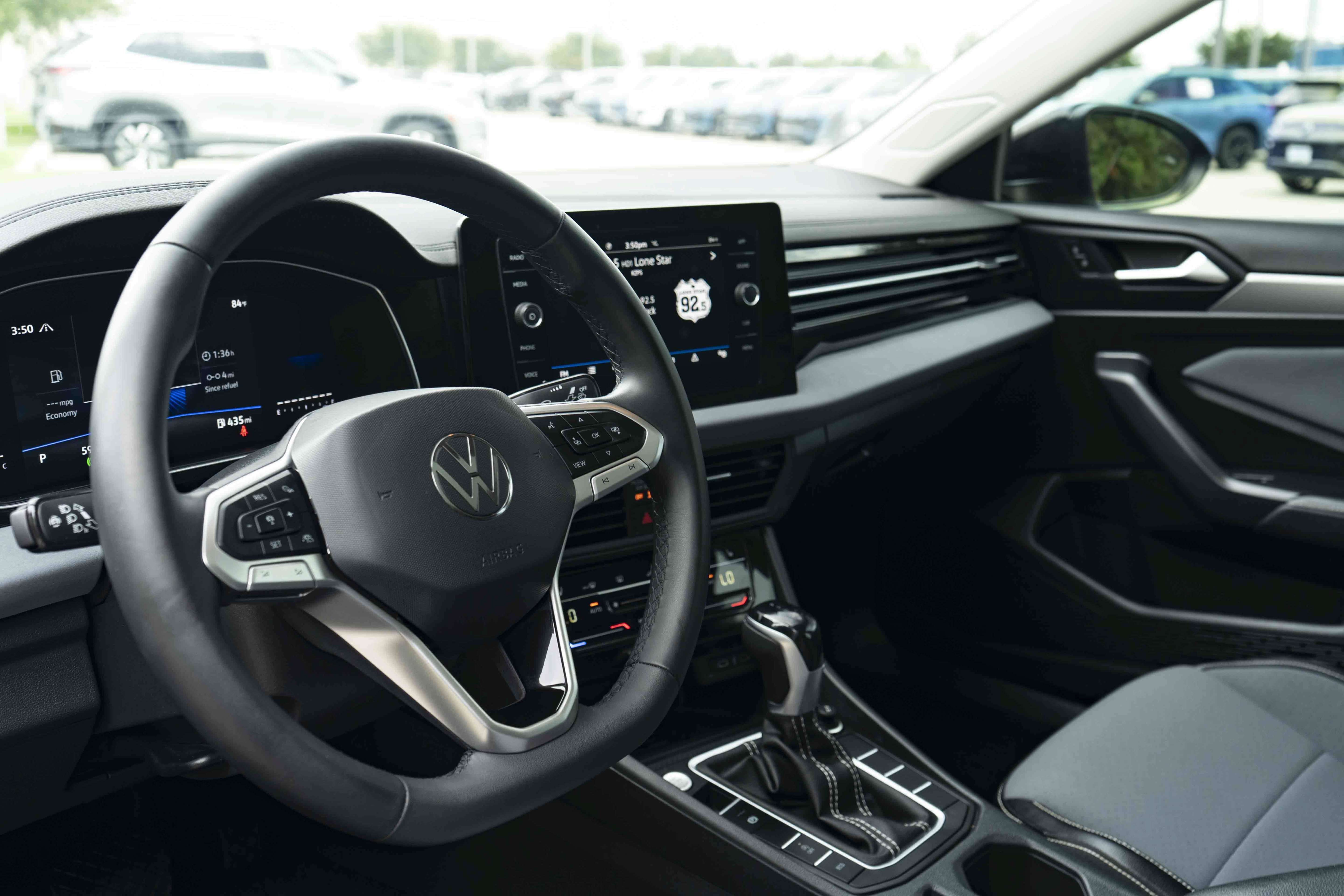 Used 2026 Volkswagen Jetta SE FWD image 15