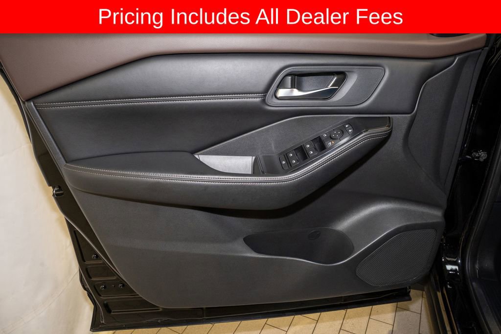 Used 2022 Nissan Rogue SV w/ SV Premium Package FWD image 13