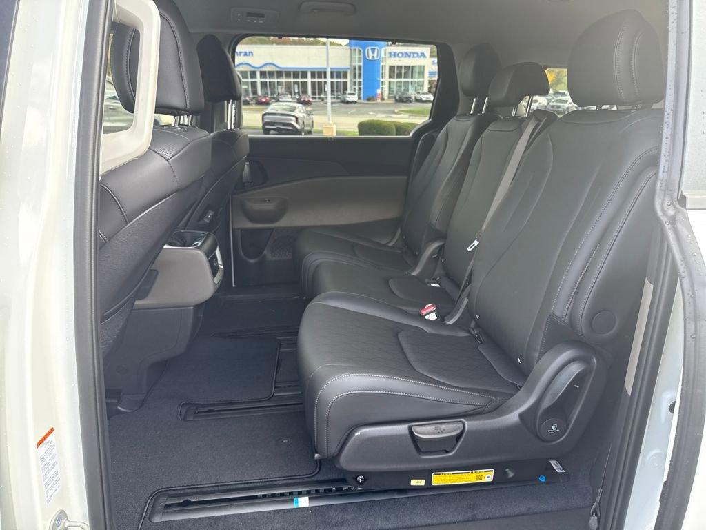 New 2026 Kia Carnival EX image 22