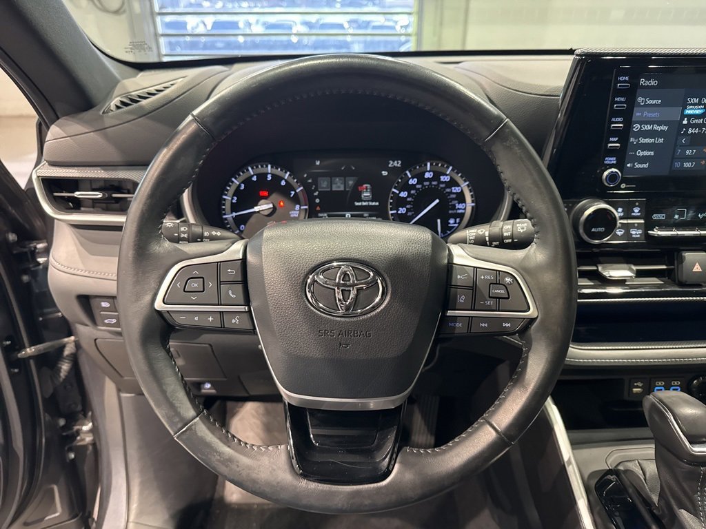 Used 2022 Toyota Highlander XSE image 23