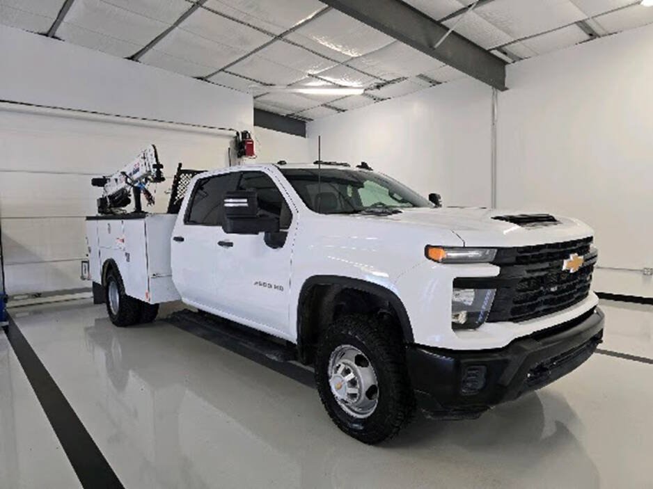 Used 2024 Chevrolet Silverado 3500 W/T w/ Snow Plow Prep Package AWD/4WD image 3