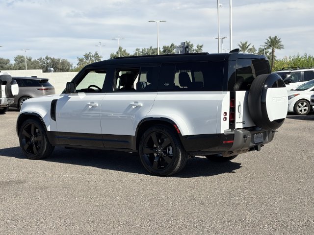 Used 2023 Land Rover Defender 130 X-Dynamic SE AWD/4WD image 28