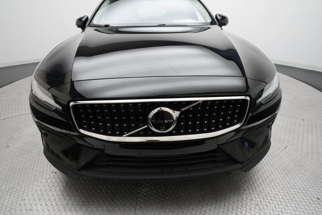 Used 2025 Volvo V60 B5 Cross Country Plus image 22