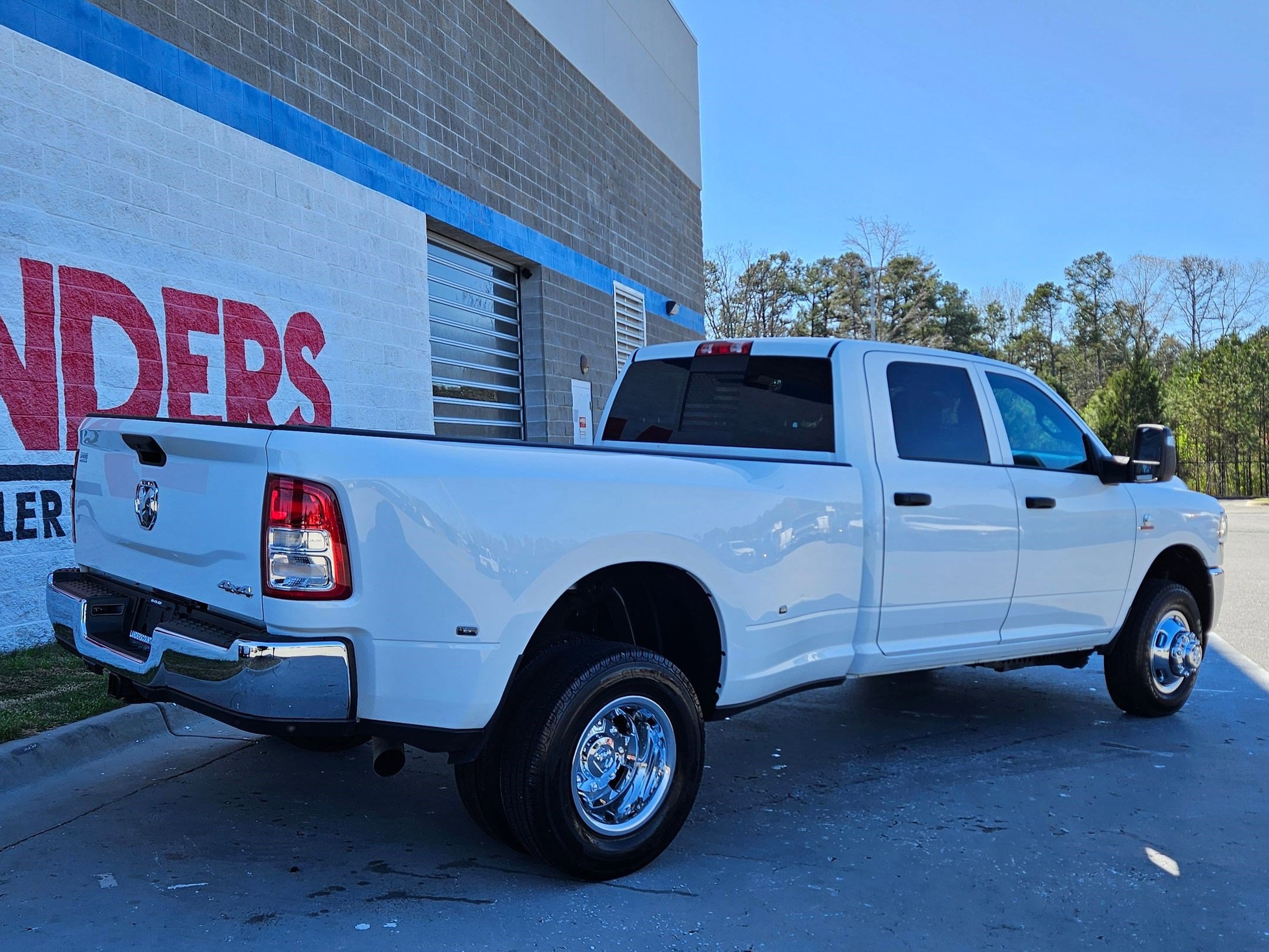Used 2024 RAM 3500 Tradesman w/ Chrome Appearance Group image 7