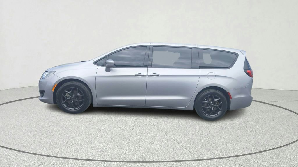 Used 2018 Chrysler Pacifica Touring Plus w/ S Appearance Package image 4