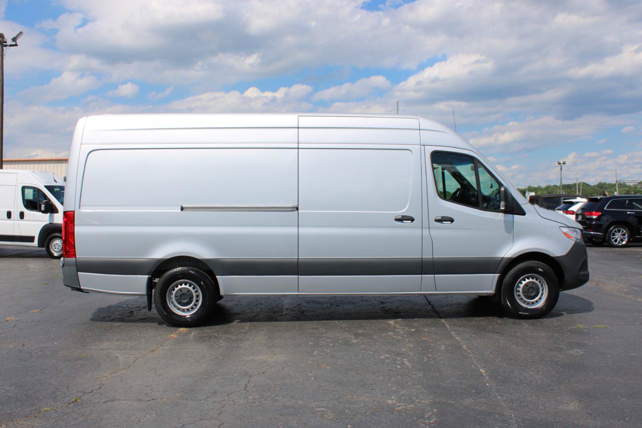 Used 2023 Mercedes-Benz Sprinter 2500 image 3