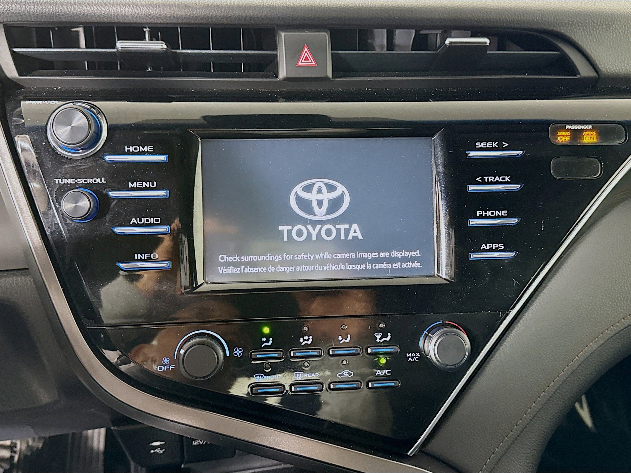 Used 2018 Toyota Camry LE image 18