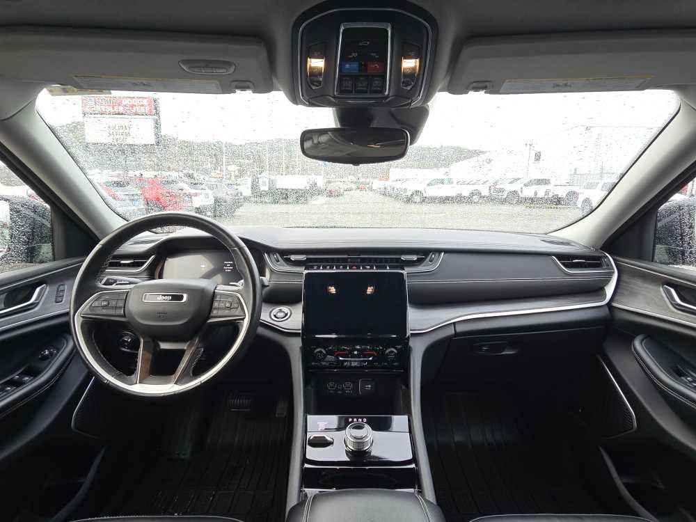 Used 2022 Jeep Grand Cherokee L Limited image 15